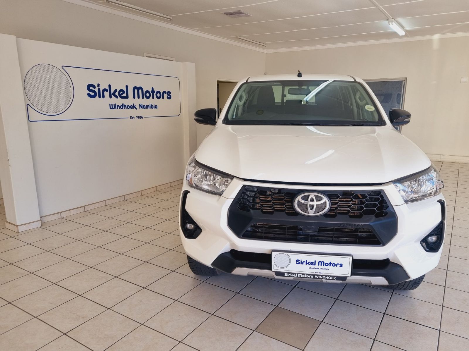 2024 Toyota Hilux photo 2