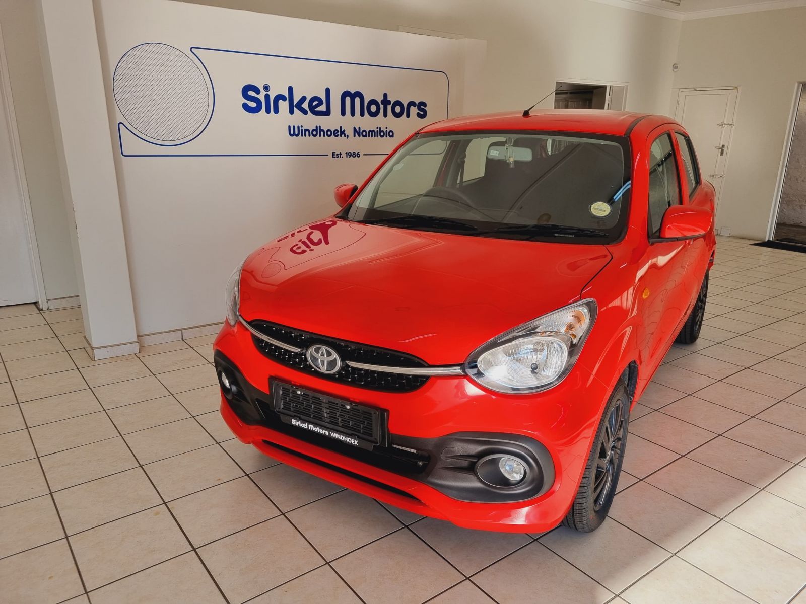 2023 Toyota Vitz photo 1