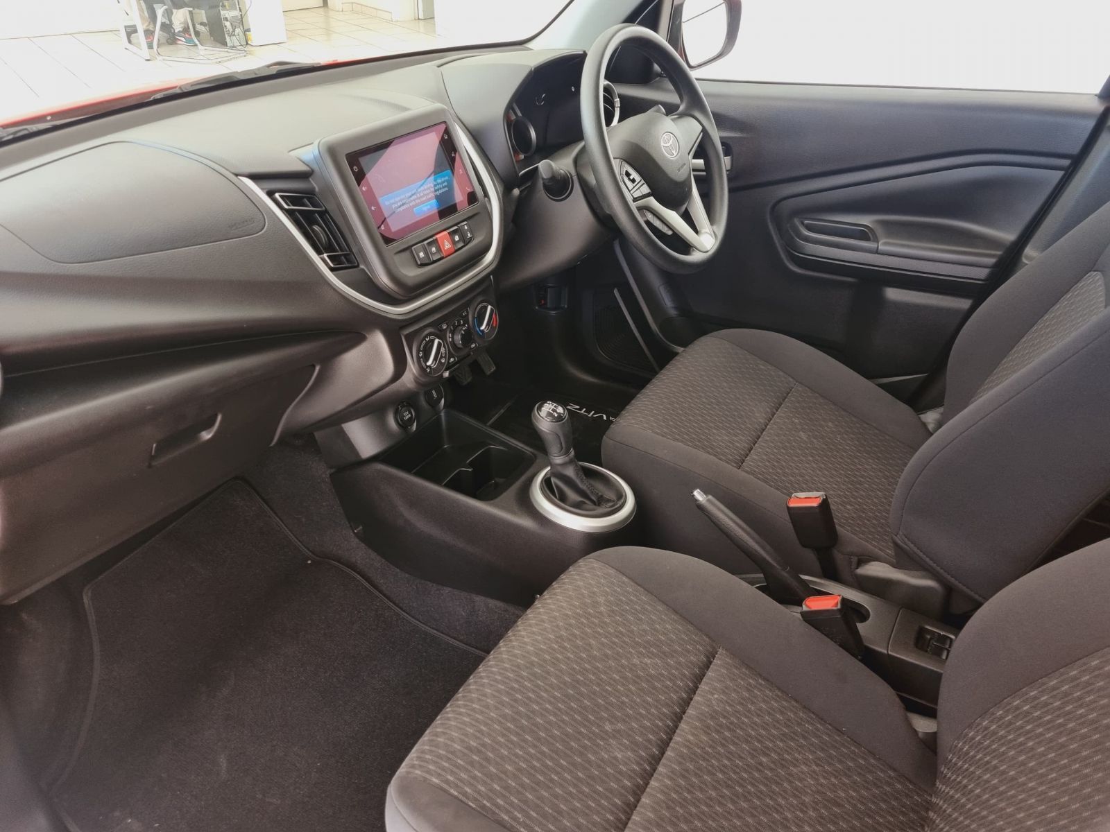 2023 Toyota Vitz photo 9