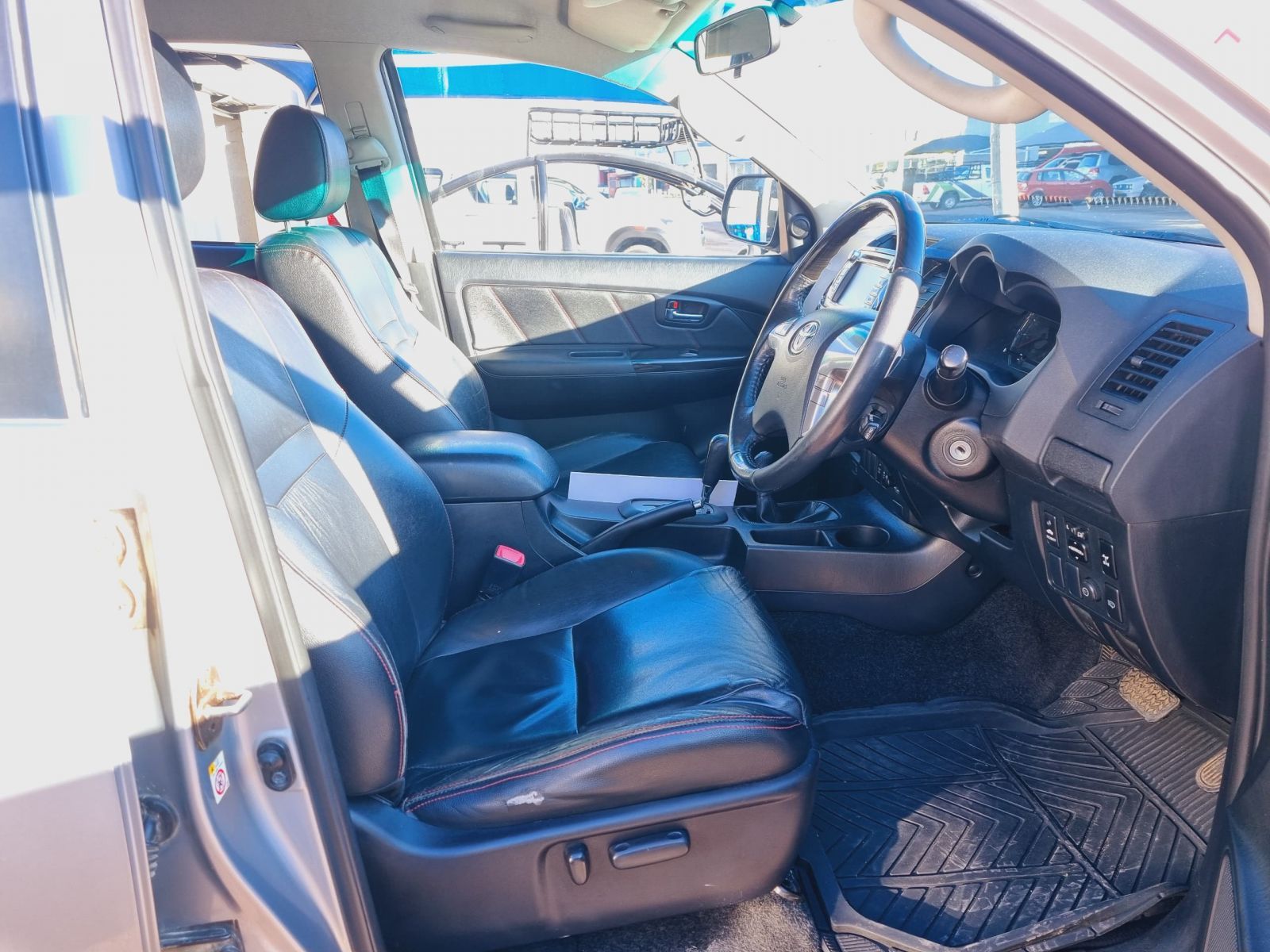 2015 Toyota Fortuner photo 9