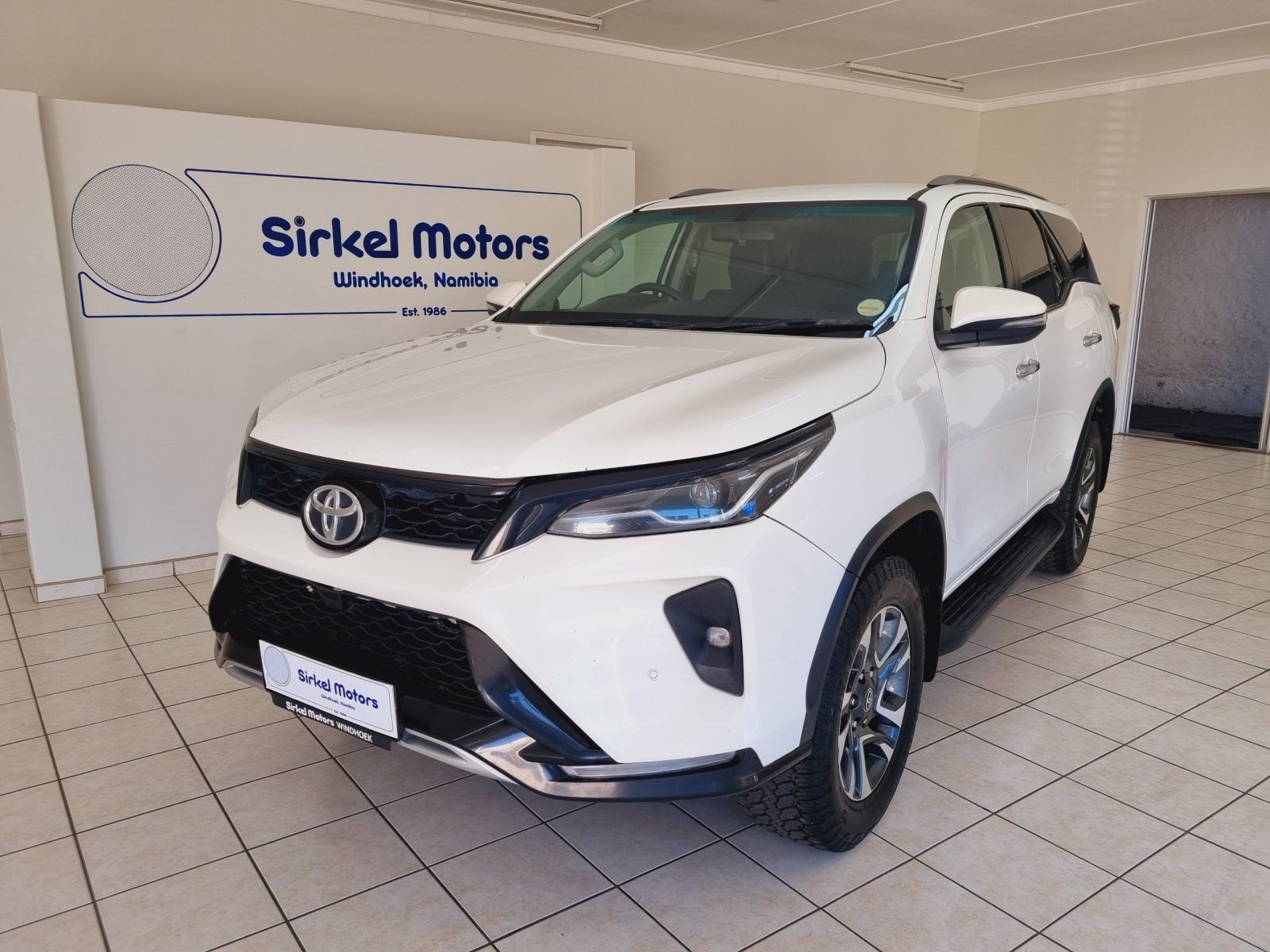 2023 Toyota Fortuner photo 1