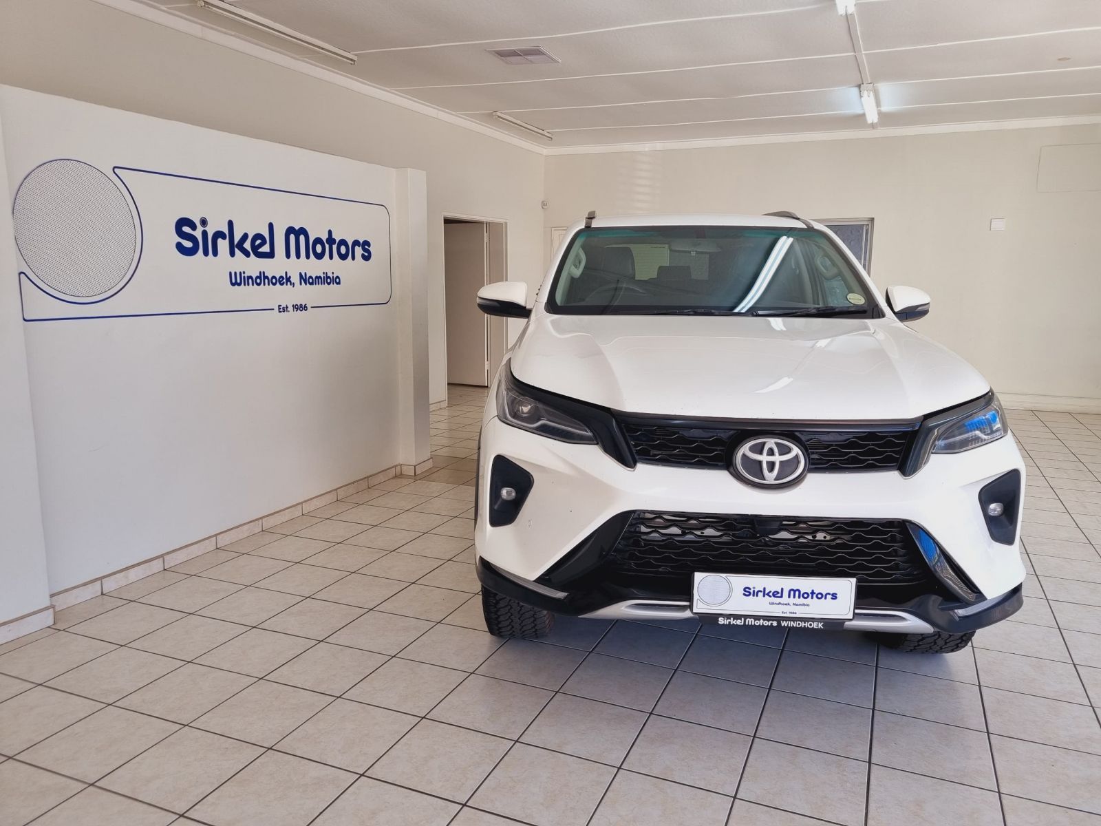2023 Toyota Fortuner photo 2