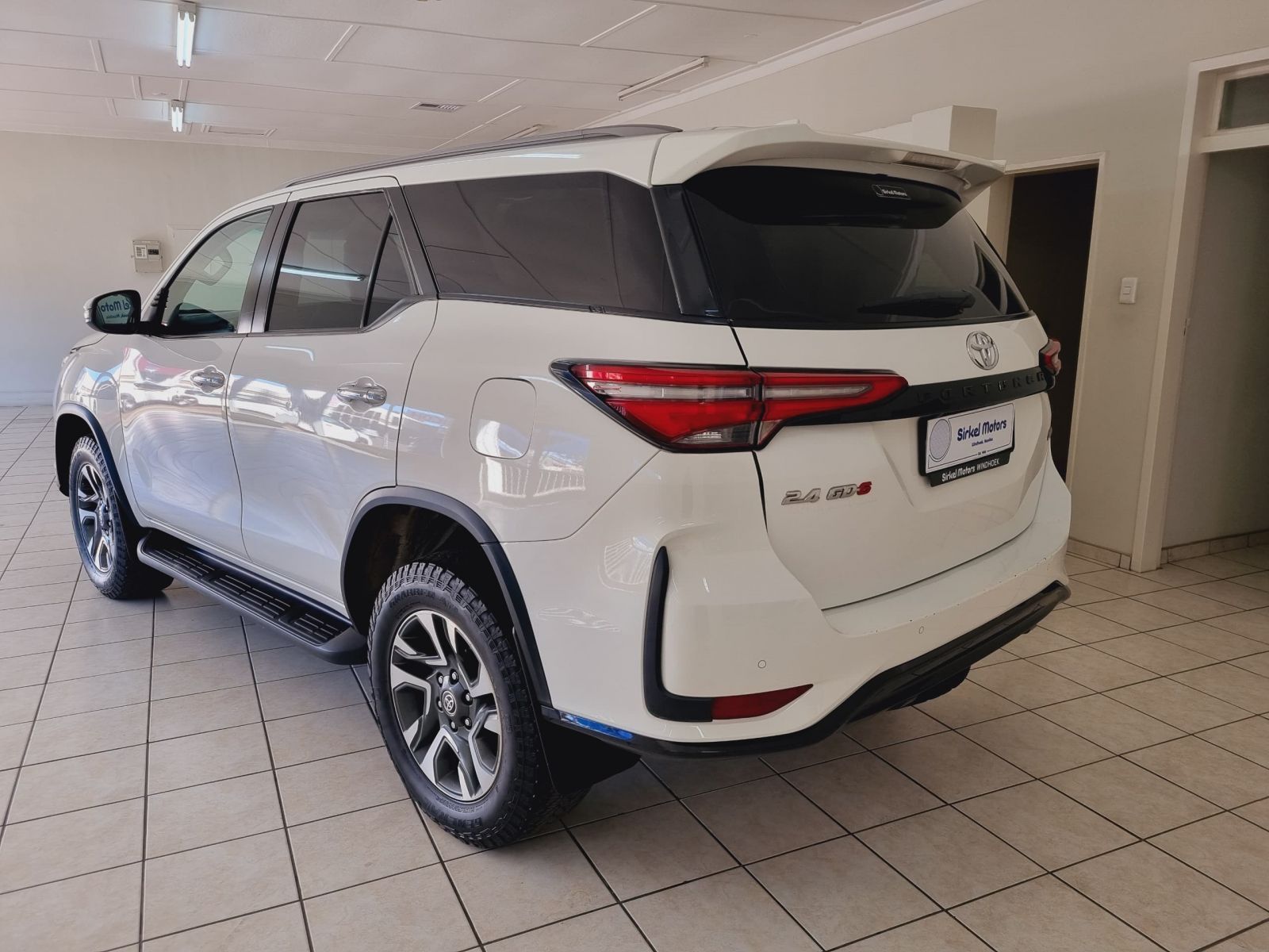 2023 Toyota Fortuner photo 4