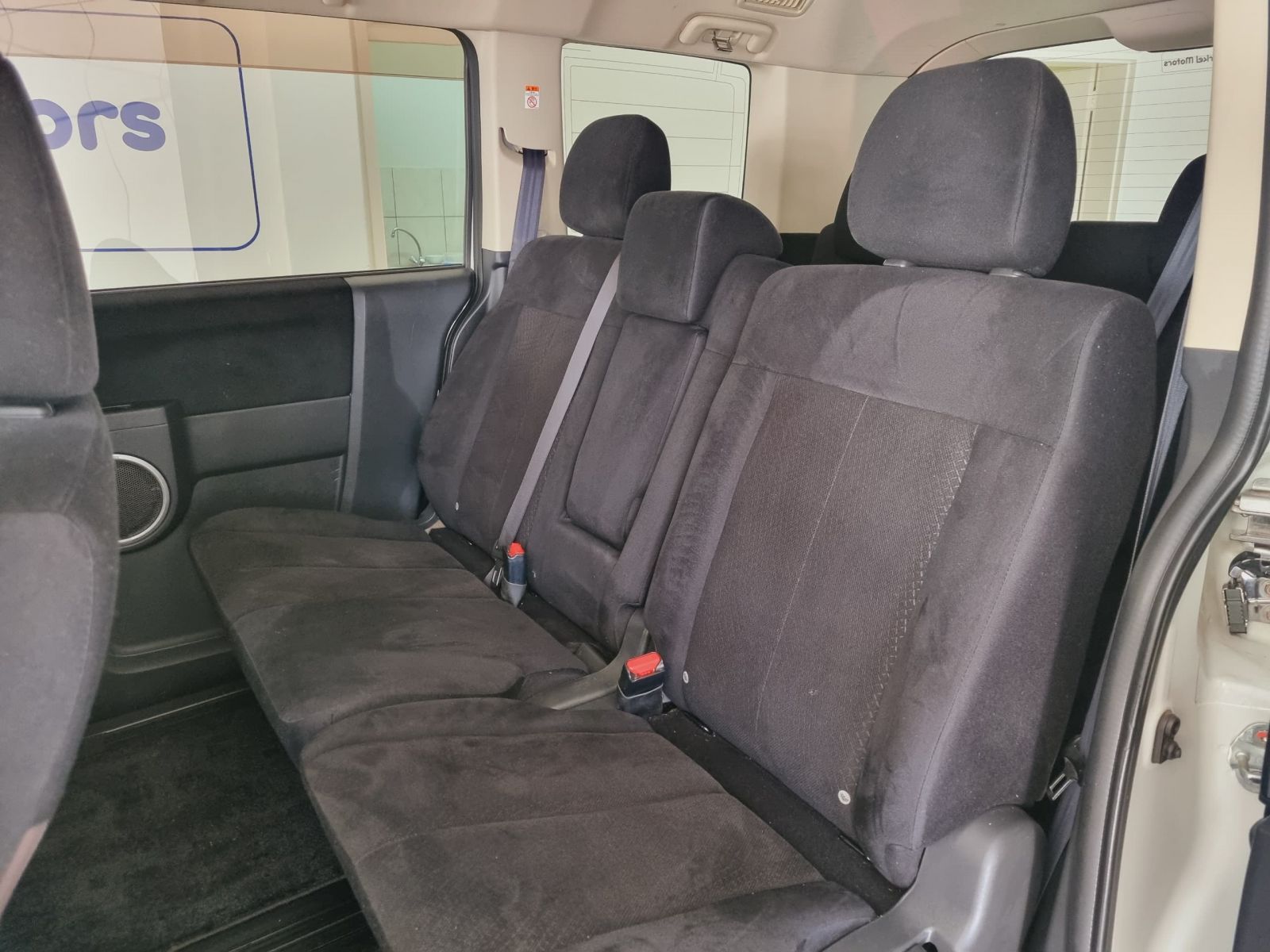 2013 Mitsubishi Delica photo 11
