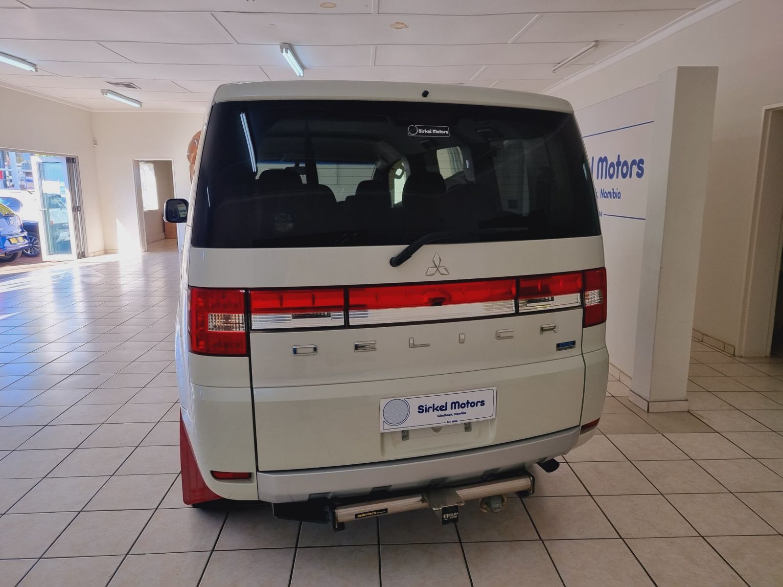 2013 Mitsubishi Delica photo 5