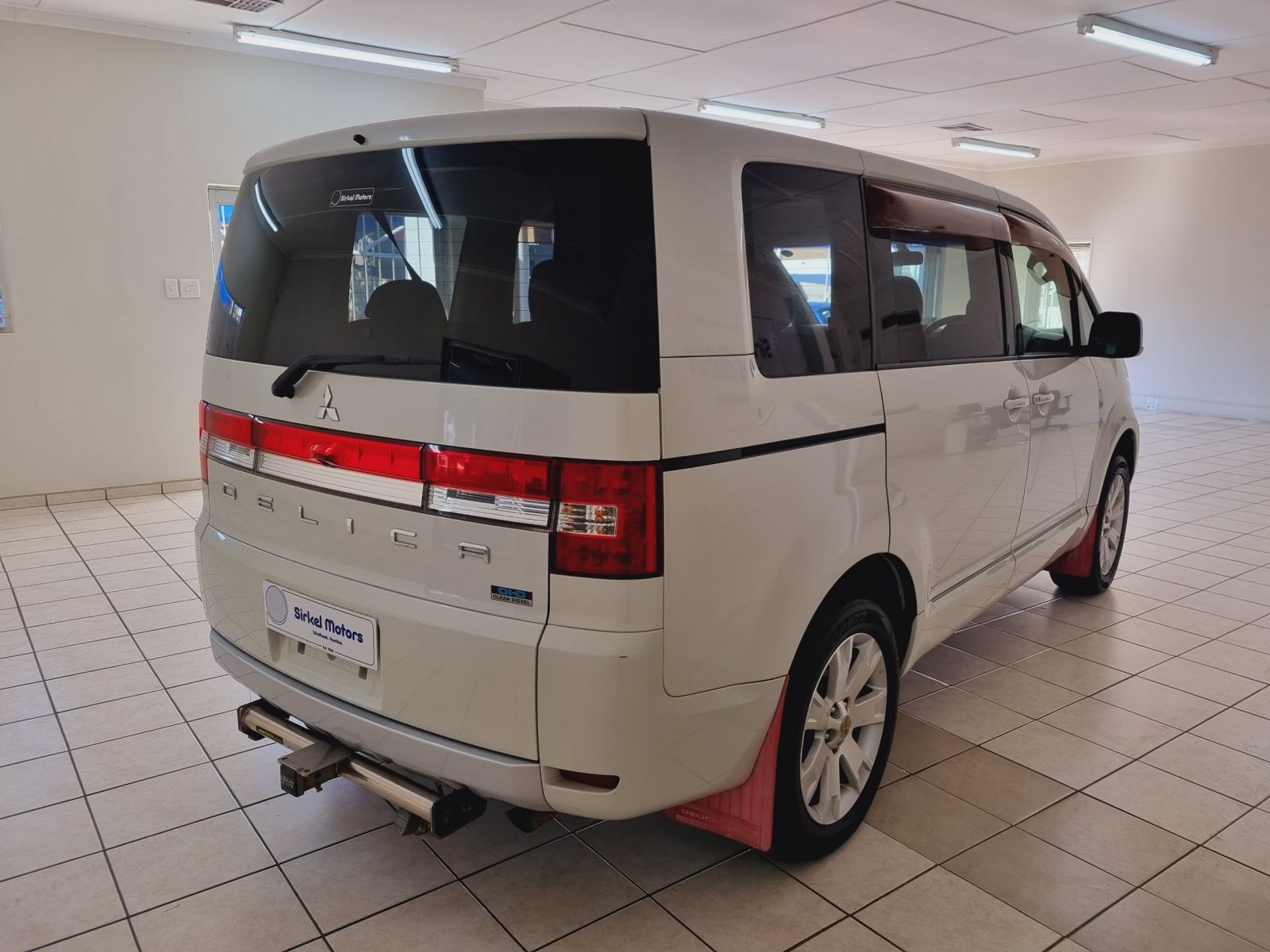 2013 Mitsubishi Delica photo 6