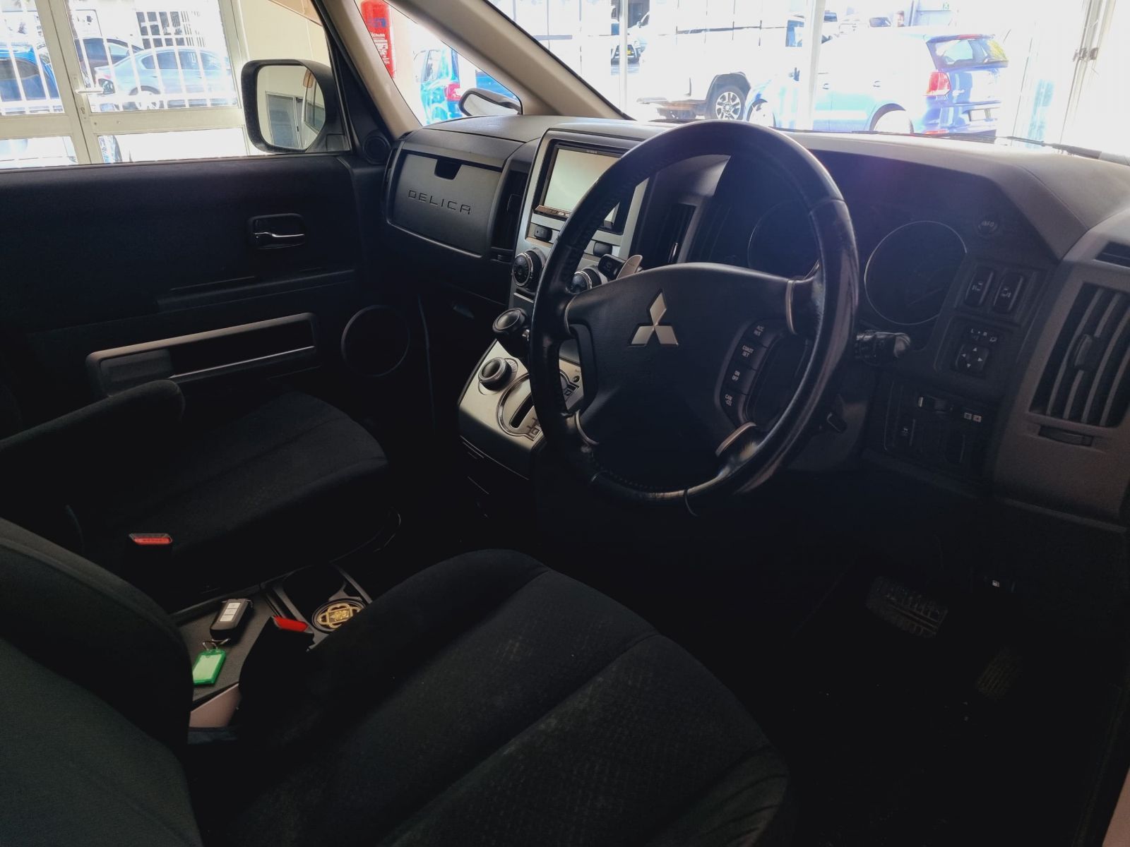 2013 Mitsubishi Delica photo 9