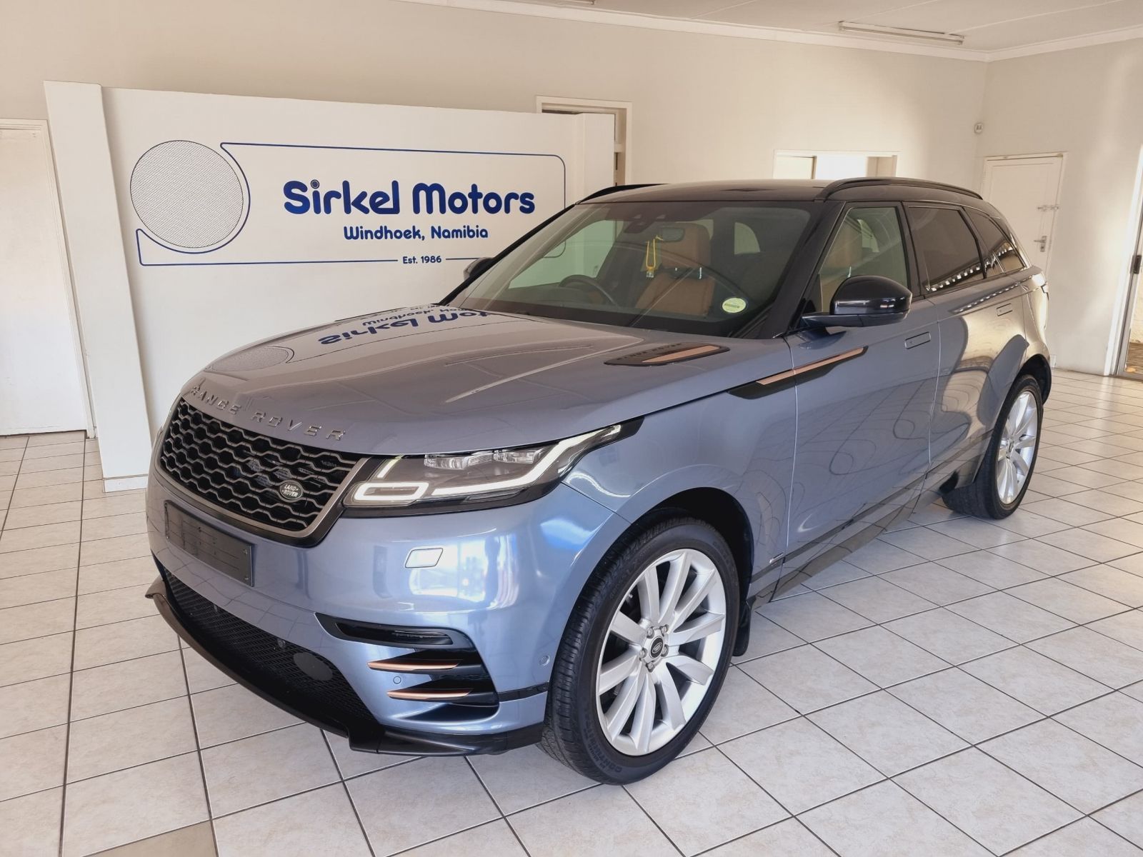 2018 Land Rover Range Rover photo 2