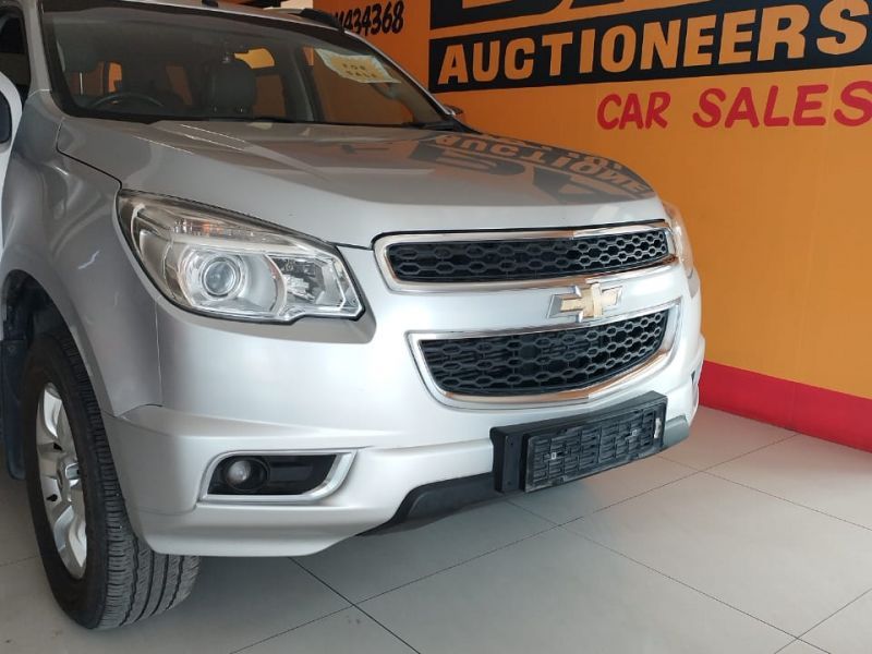 2015 Chevrolet Trailblazer photo 2