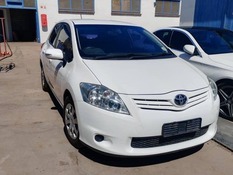 2012 Toyota Auris photo 1