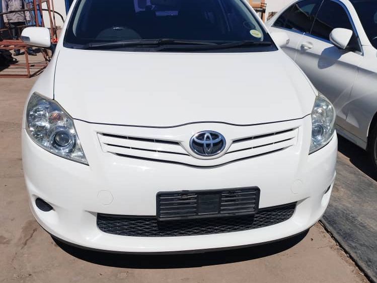 2012 Toyota Auris photo 2