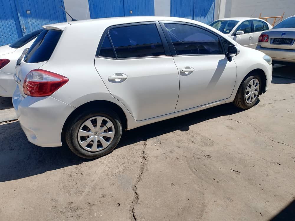 2012 Toyota Auris photo 3