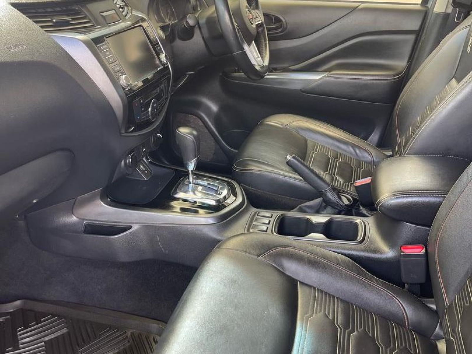 2022 Nissan Navara photo 5