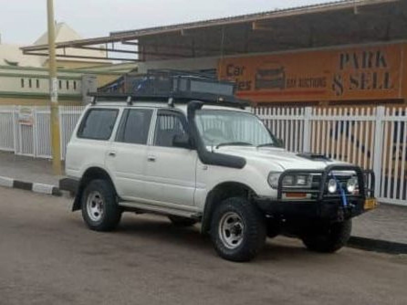 1995 Toyota Land Cruiser photo 3