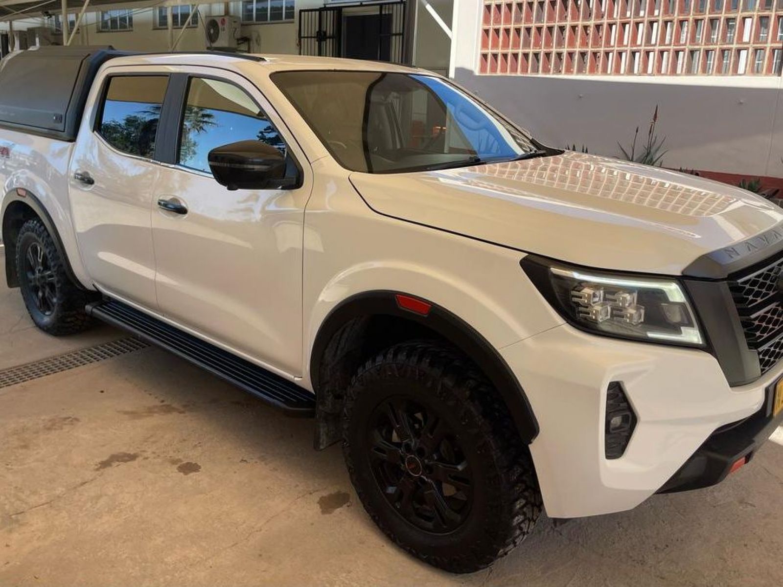 2022 Nissan Navara photo 1