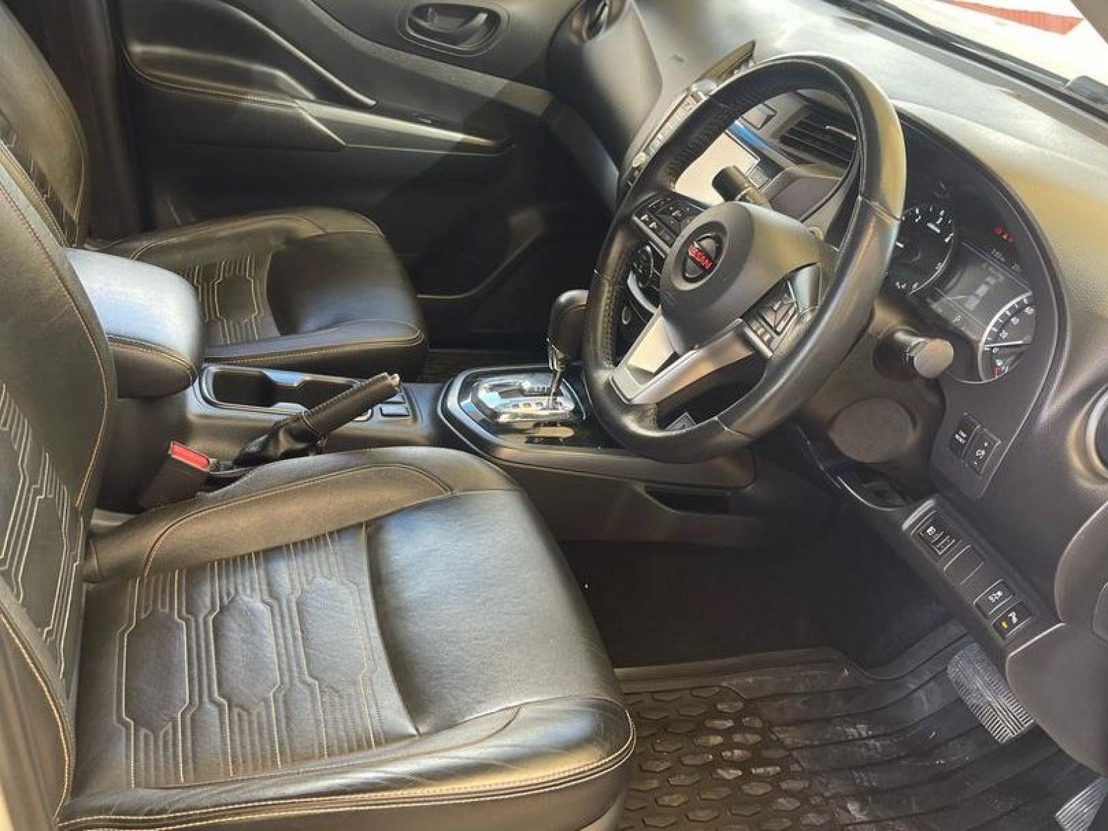2022 Nissan Navara photo 6