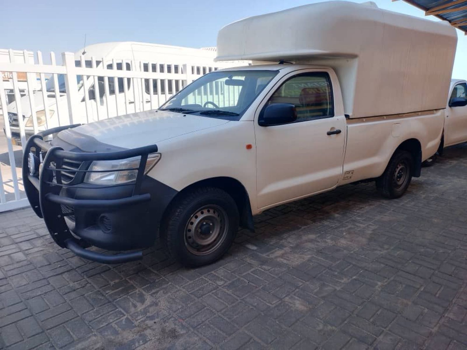 2015 Toyota Hilux photo 2
