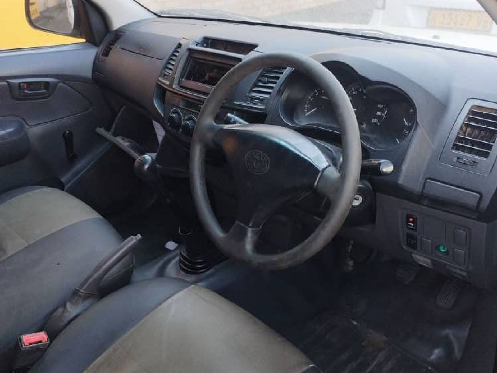 2015 Toyota Hilux photo 4