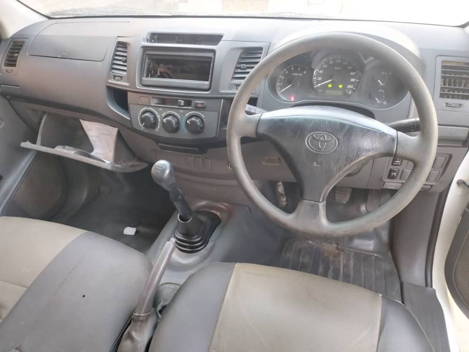 2015 Toyota Hilux photo 5
