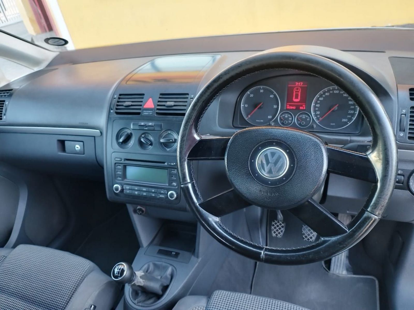 2006 Volkswagen Touran 2.0ltr TDi photo 8