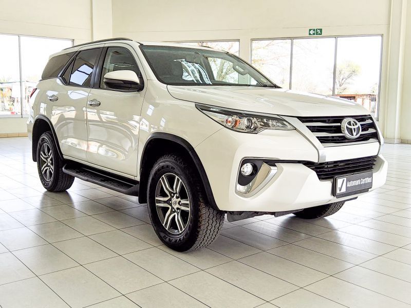 2019 Toyota Fortuner photo 1