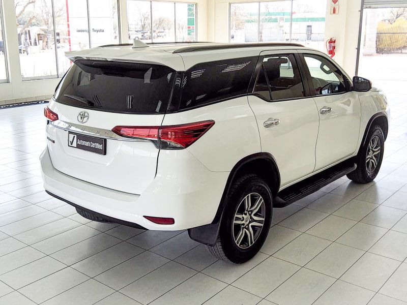 2019 Toyota Fortuner photo 3
