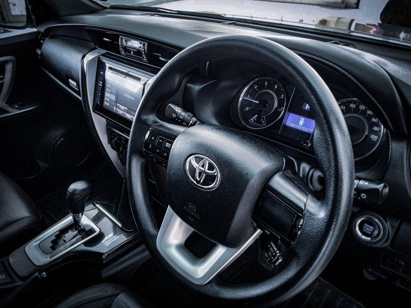 2019 Toyota Fortuner photo 4