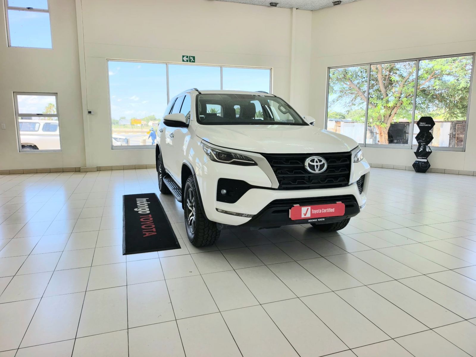 2021 Toyota Fortuner photo 2