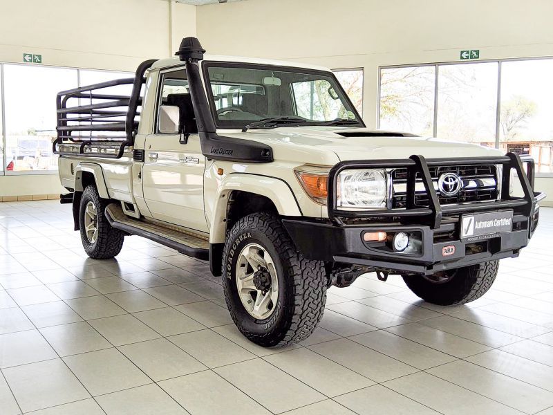 2016 Toyota Land Cruiser photo 1