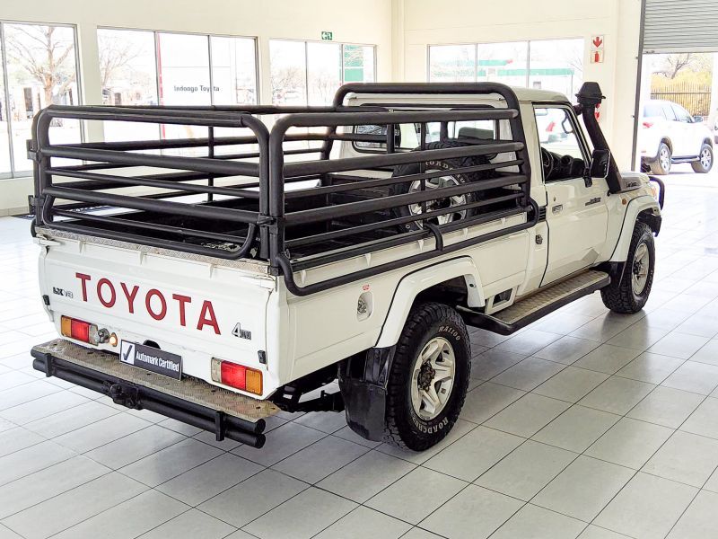 2016 Toyota Land Cruiser photo 3