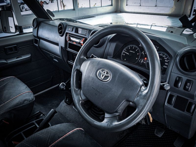 2016 Toyota Land Cruiser photo 4