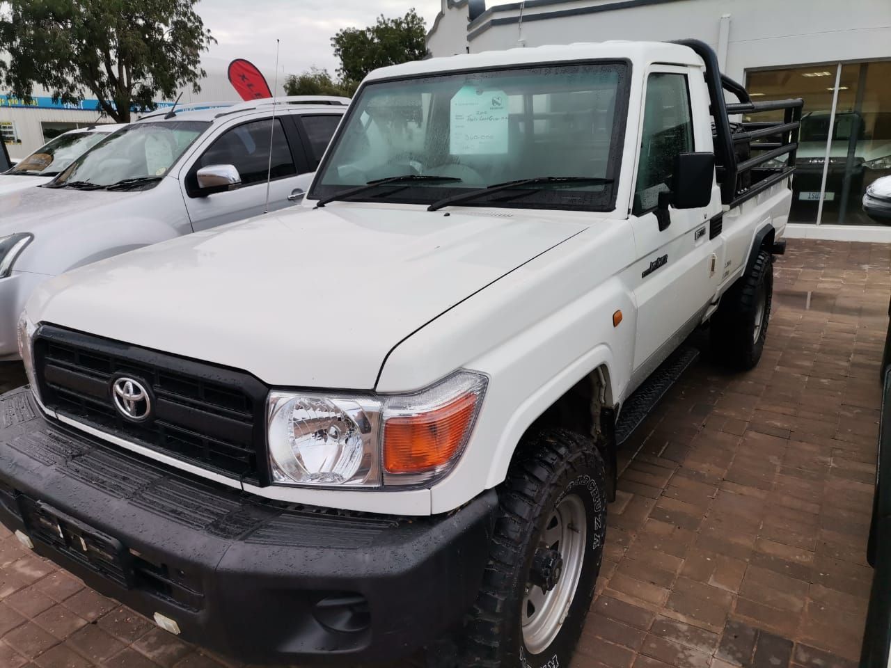 2012 Toyota Land Cruiser photo 1