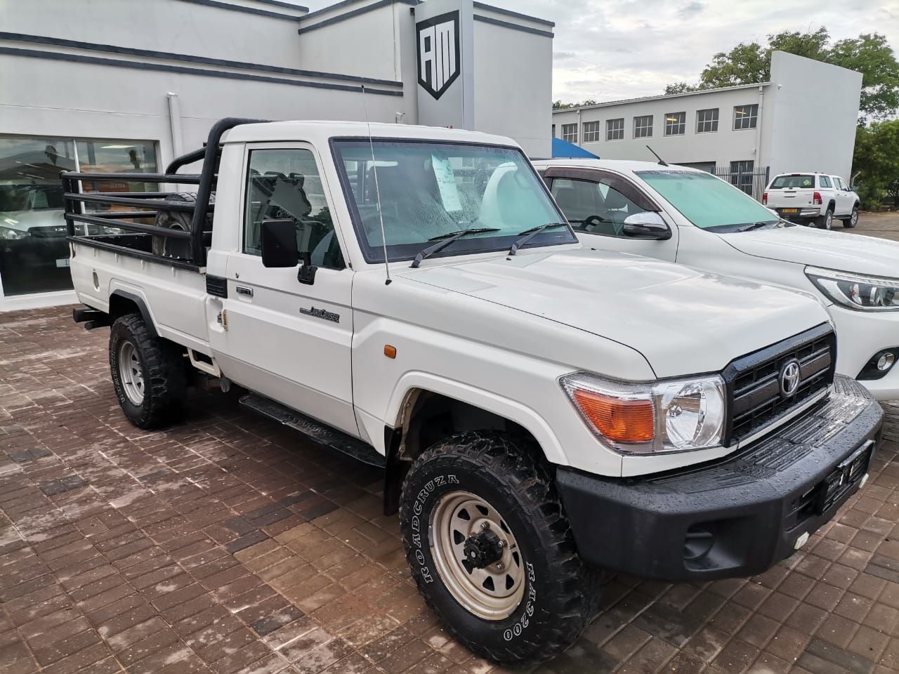 2012 Toyota Land Cruiser photo 2