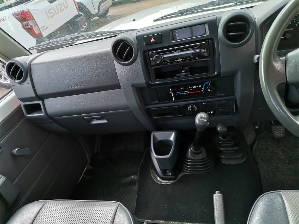 2012 Toyota Land Cruiser photo 7