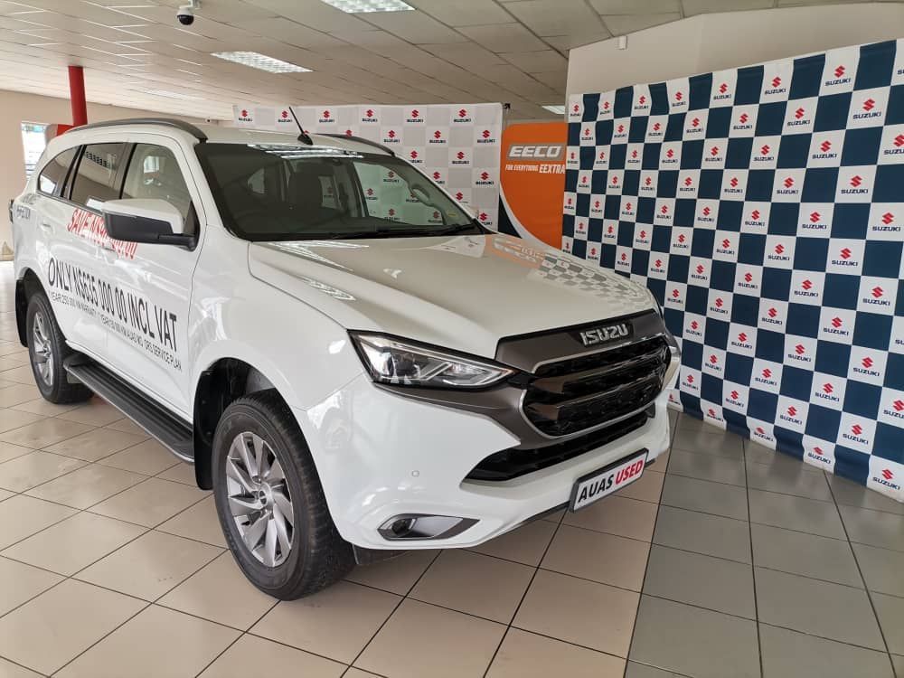 2023 Isuzu MU-X photo 3