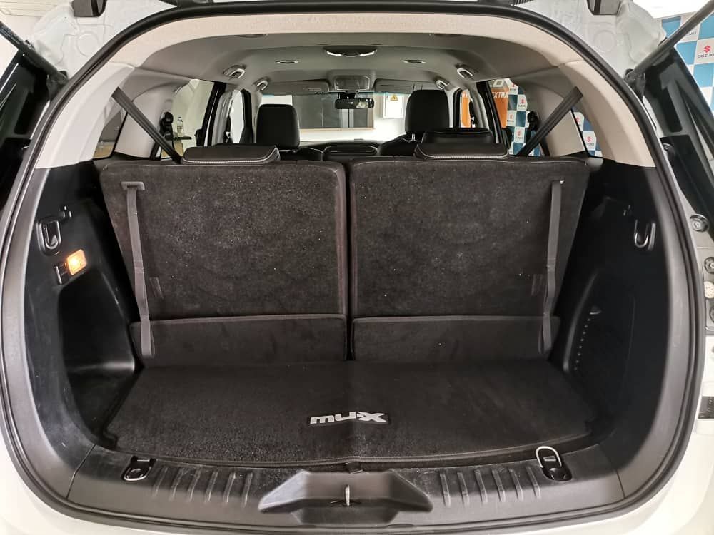 2023 Isuzu MU-X photo 9