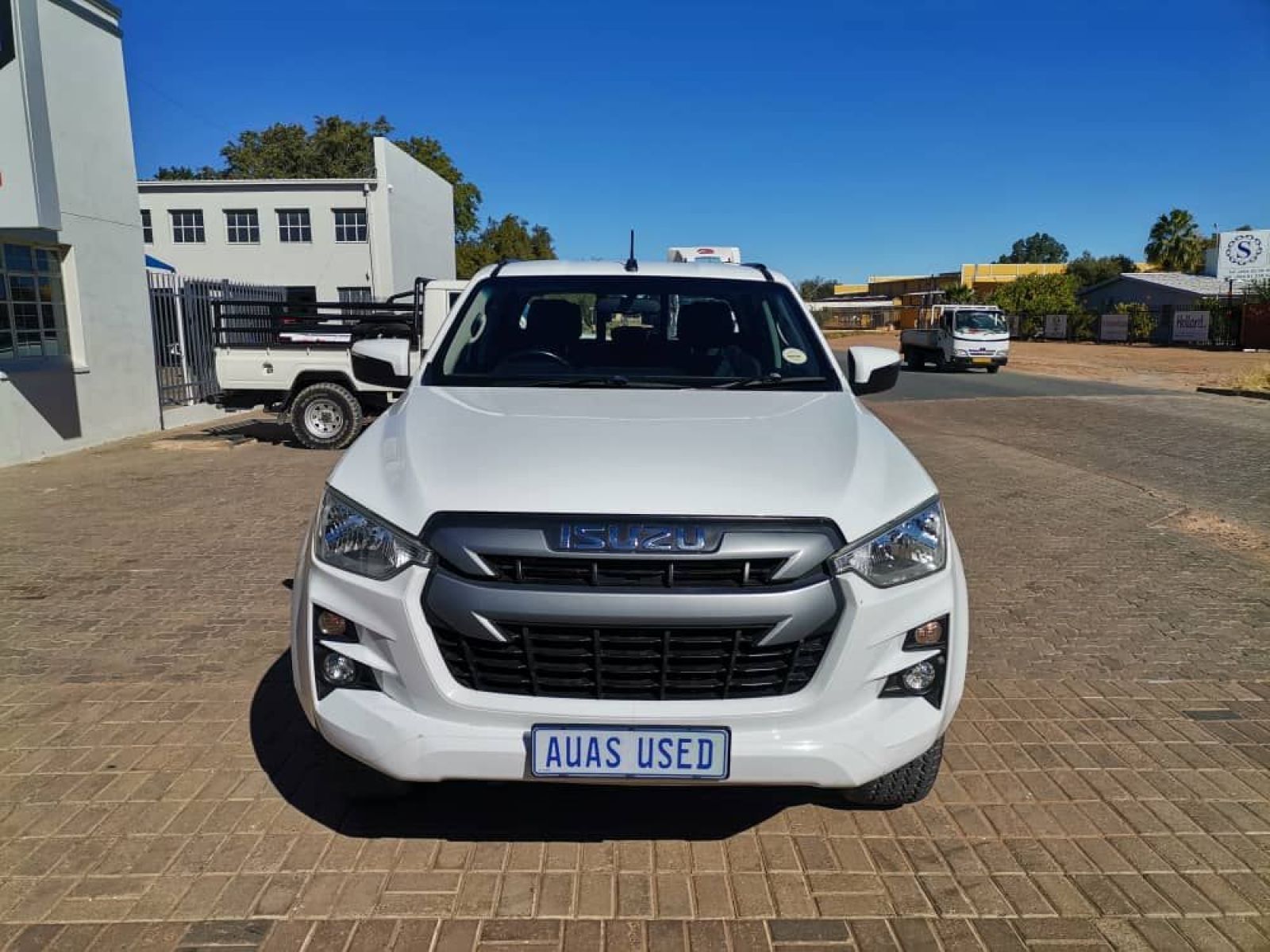 2023 Isuzu D-MAX photo 2