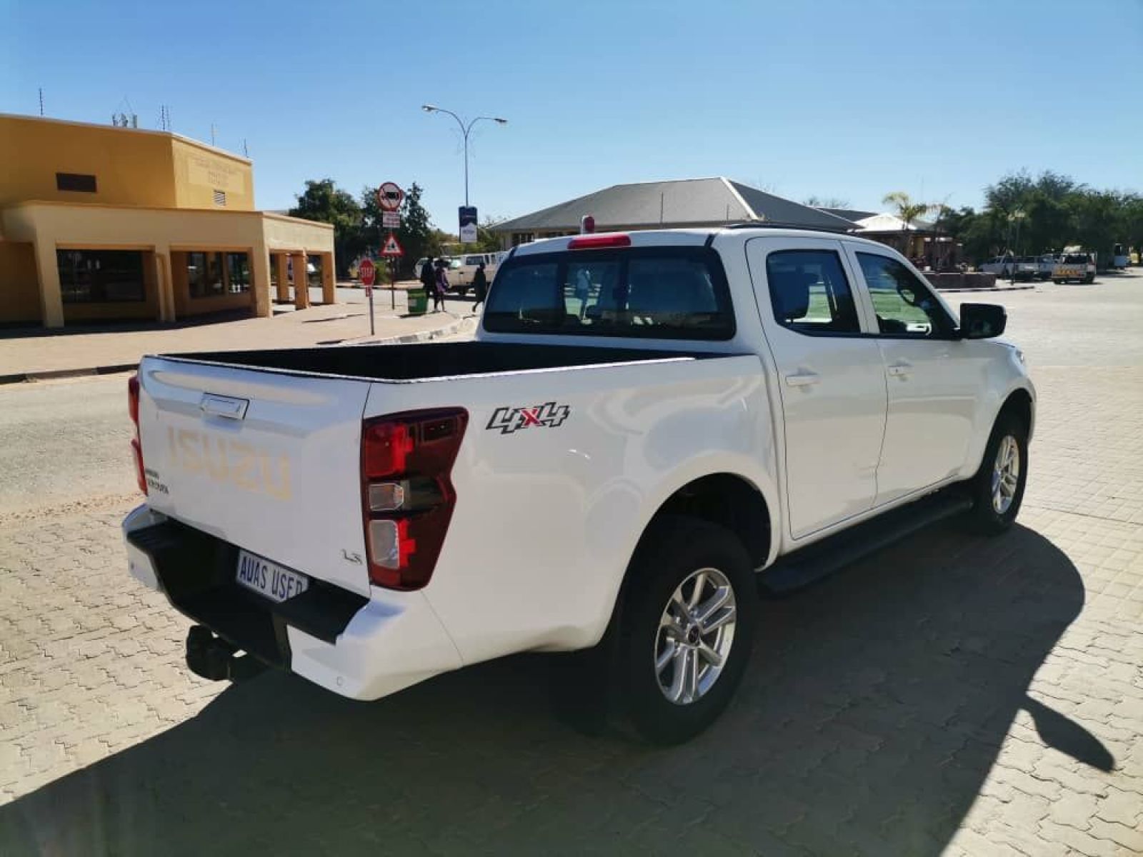 2023 Isuzu D-MAX photo 6
