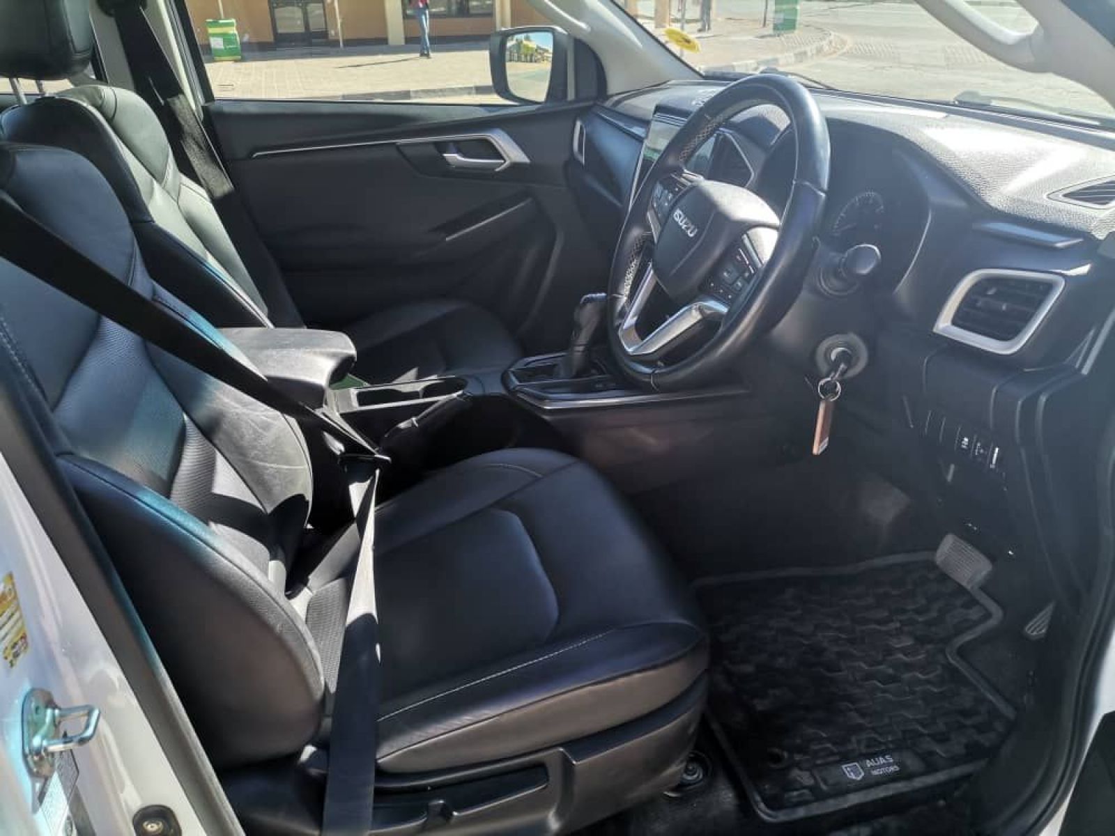 2023 Isuzu D-MAX photo 9