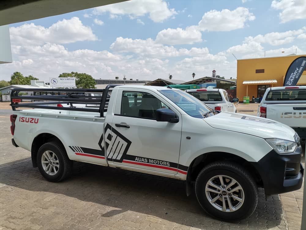 2024 Isuzu D-MAX photo 2