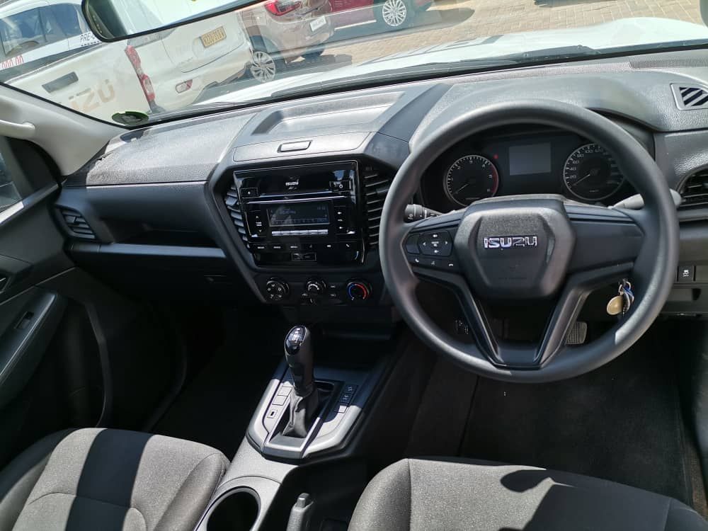 2024 Isuzu D-MAX photo 5