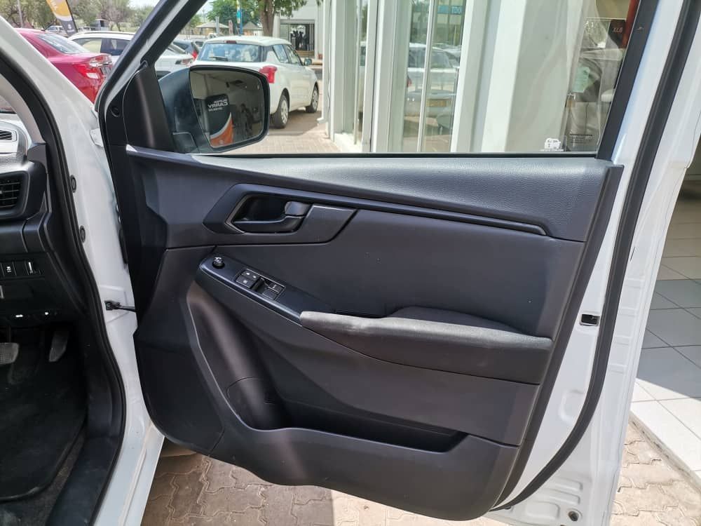 2024 Isuzu D-MAX photo 6