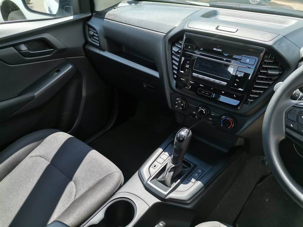 2024 Isuzu D-MAX photo 7