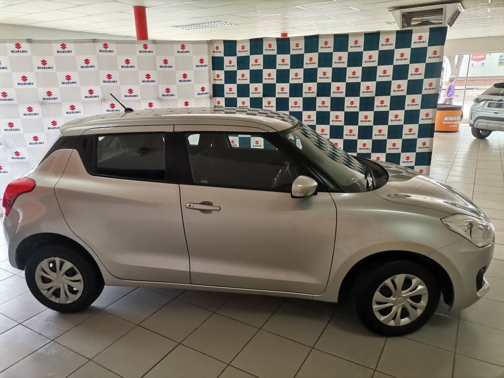 2022 Suzuki Swift photo 6