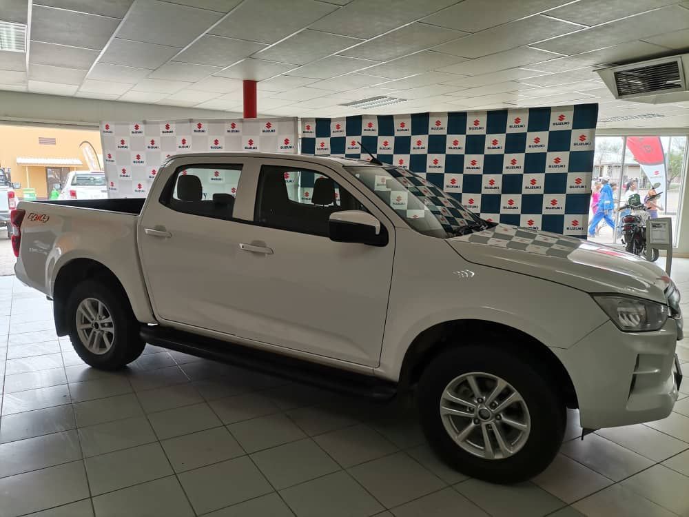 2022 Isuzu D-MAX photo 2