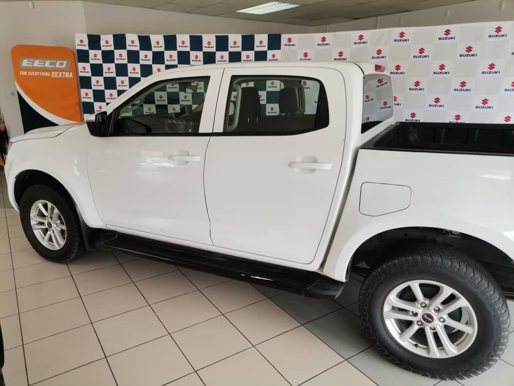 2022 Isuzu D-MAX photo 3
