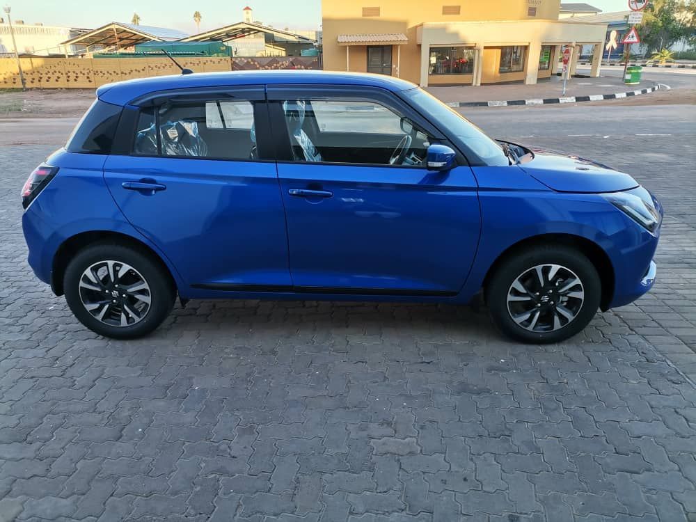 2025 Suzuki Swift photo 4