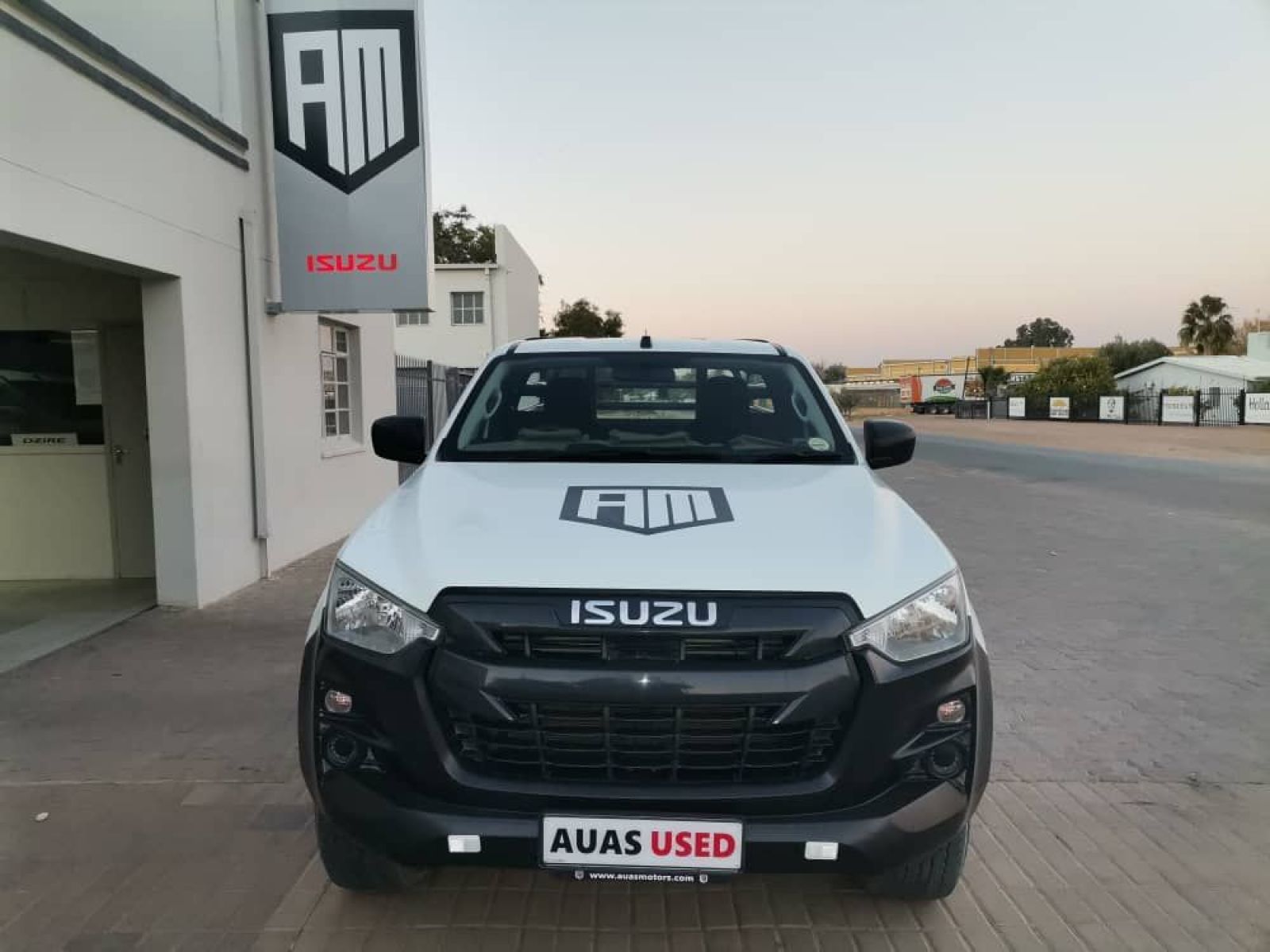 2024 Isuzu D-MAX photo 1