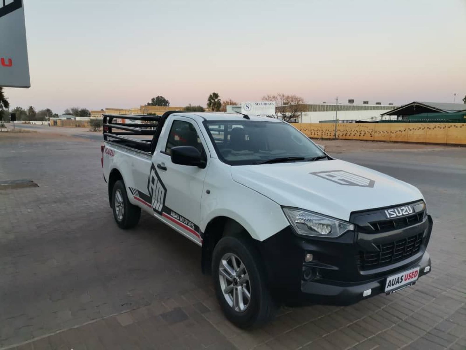 2024 Isuzu D-MAX photo 3