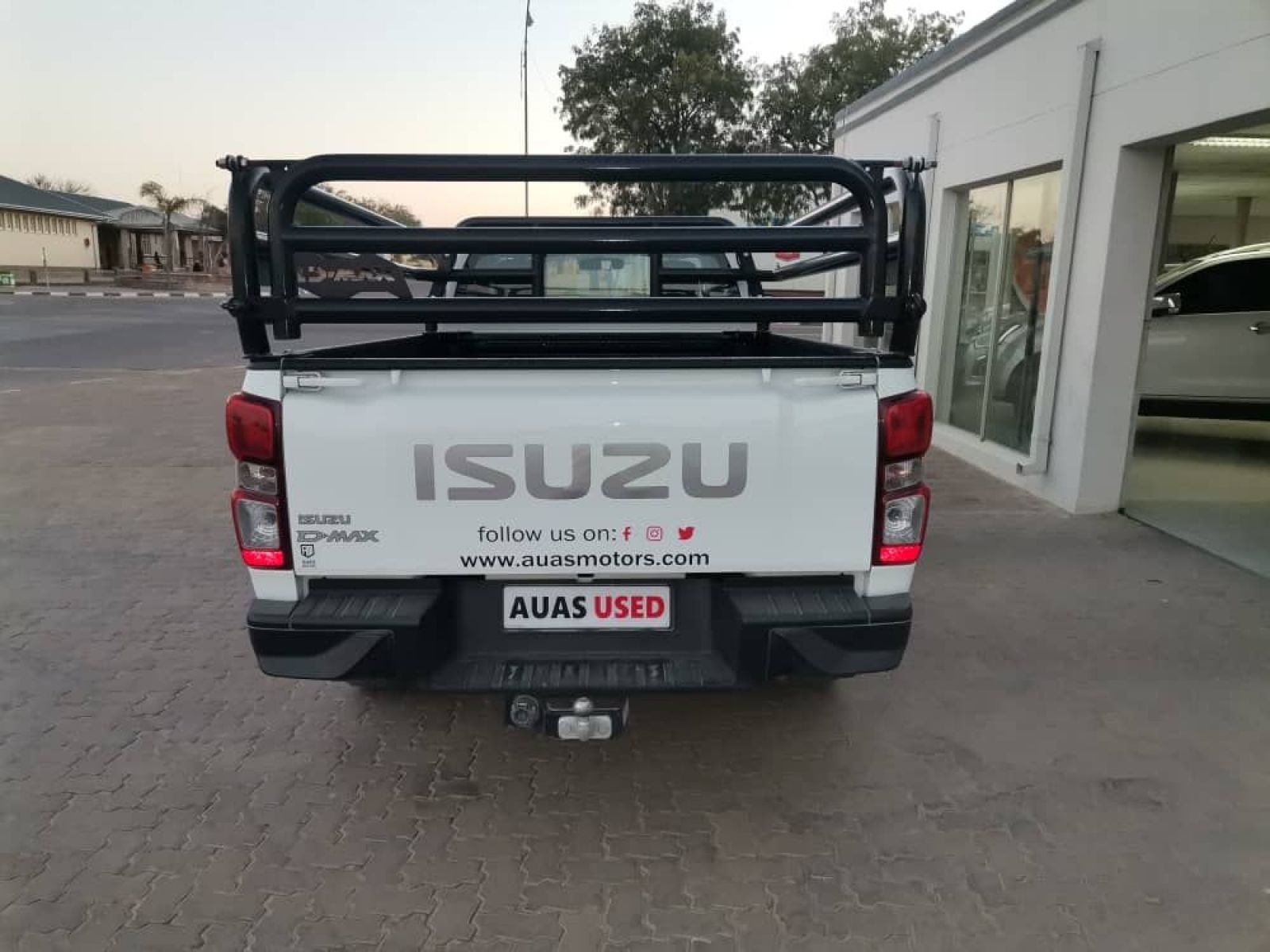 2024 Isuzu D-MAX photo 4